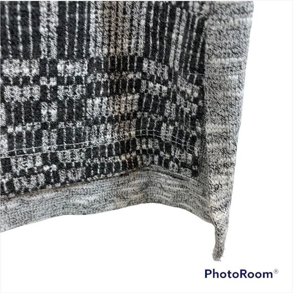 Old Navy White‎ and Black Cuffed Sleeve Blouse Size medium - Picture 2 of 9